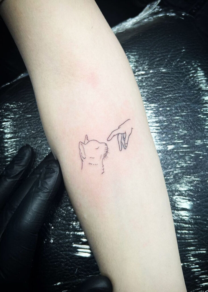 tatuajes de gatos en el brazo