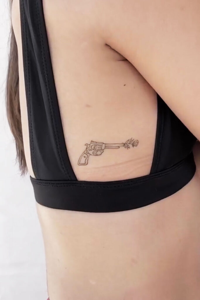 tatuajes en las costillas
