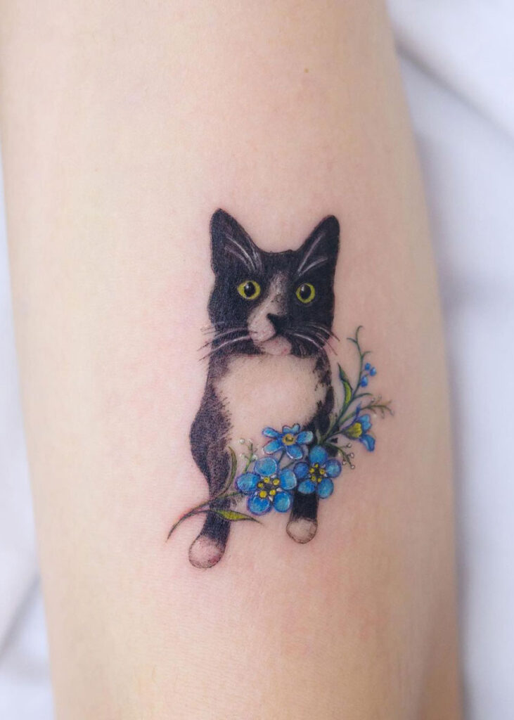 tatuajes de gatos con flores