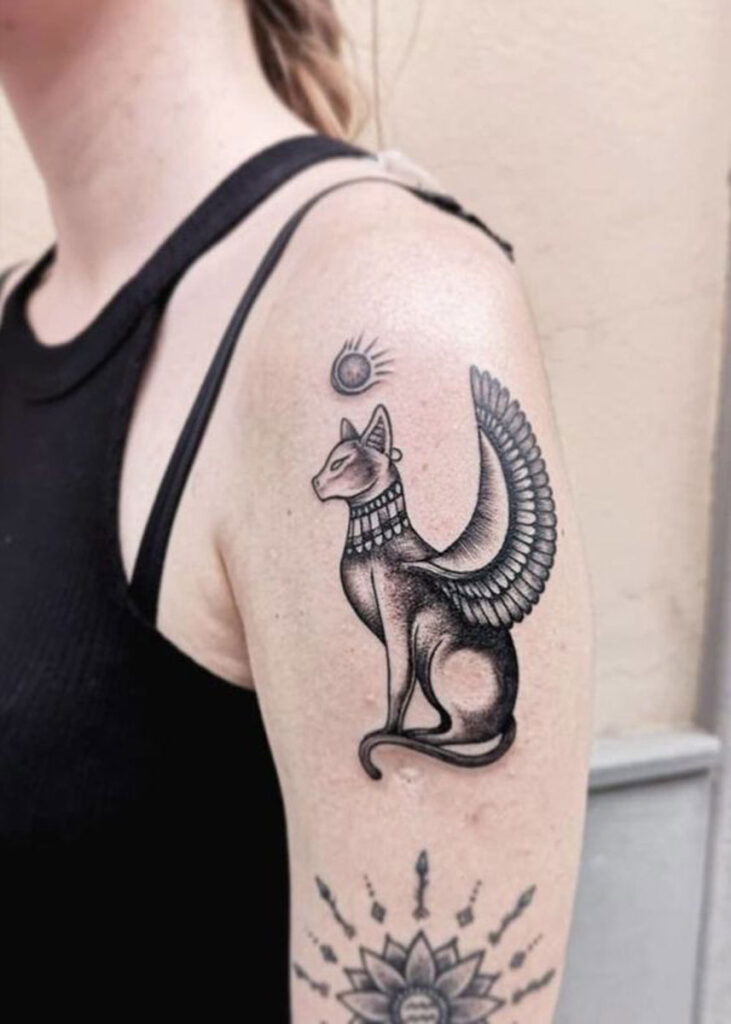tatuaje de gatos egipcios