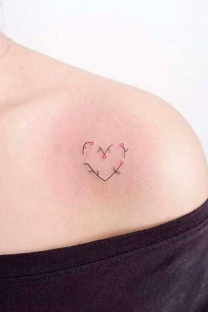 mujer tatuajes de corazones