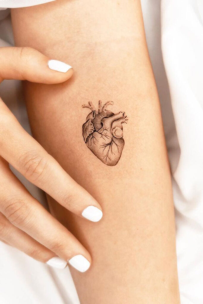 corazon humano tatuaje
