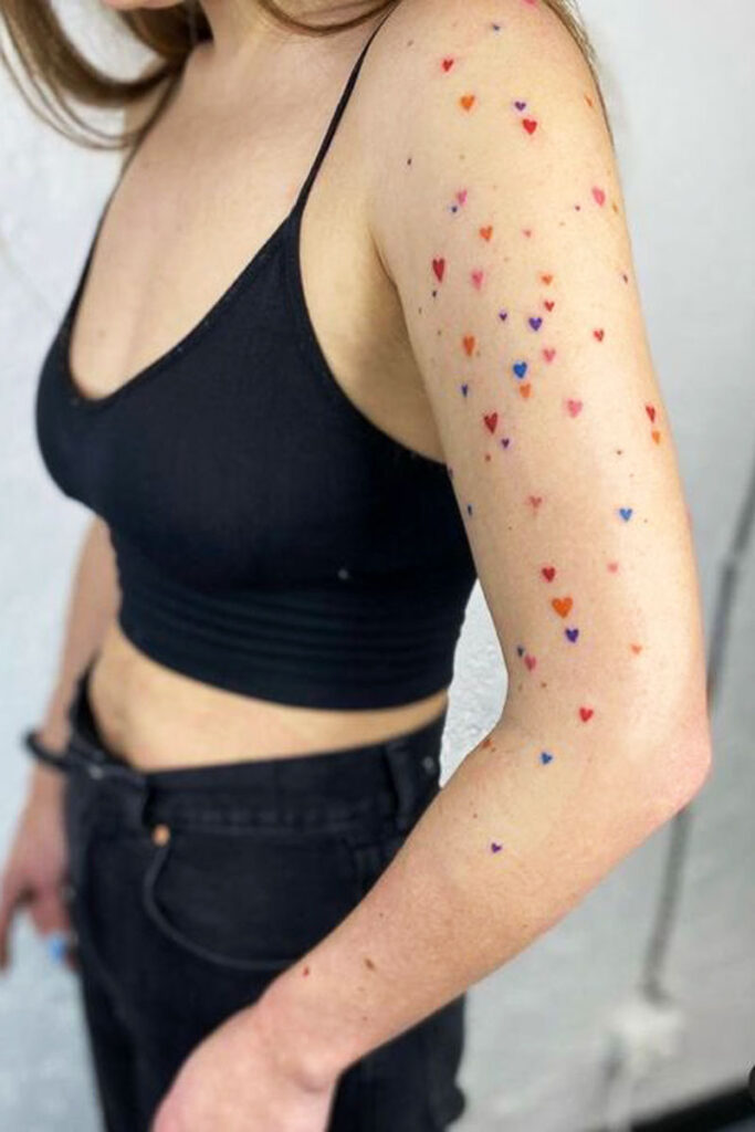 tatuajes corazones de colores