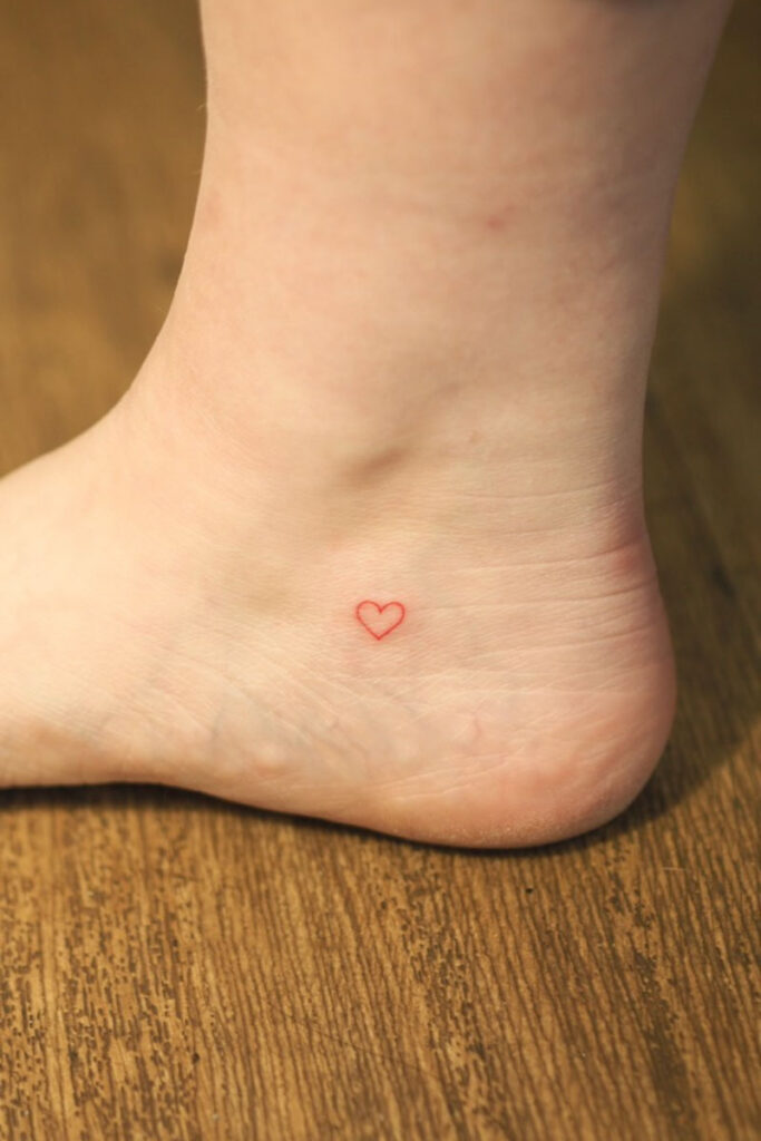 tatuajes de corazon color