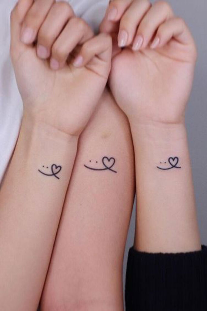 tatuajes de amigas corazones