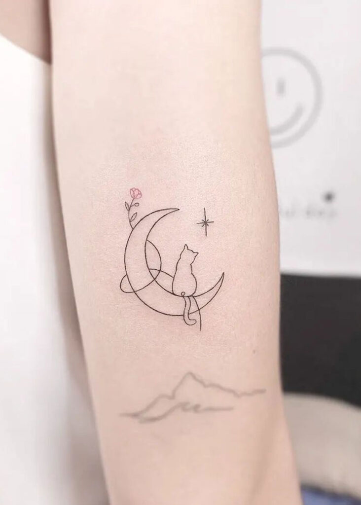 tatuajes de gatos en la luna