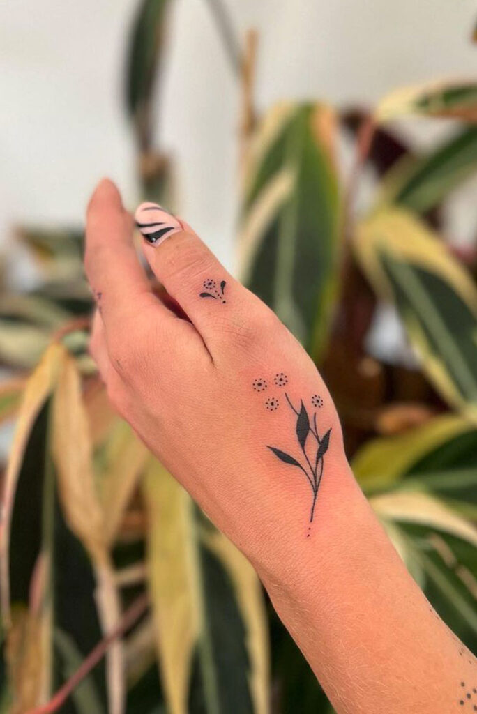 tatuajes en los dedos