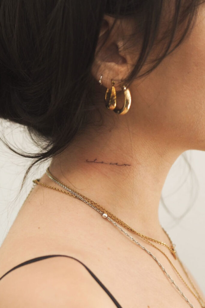 tatuajes en el cuello mujer
