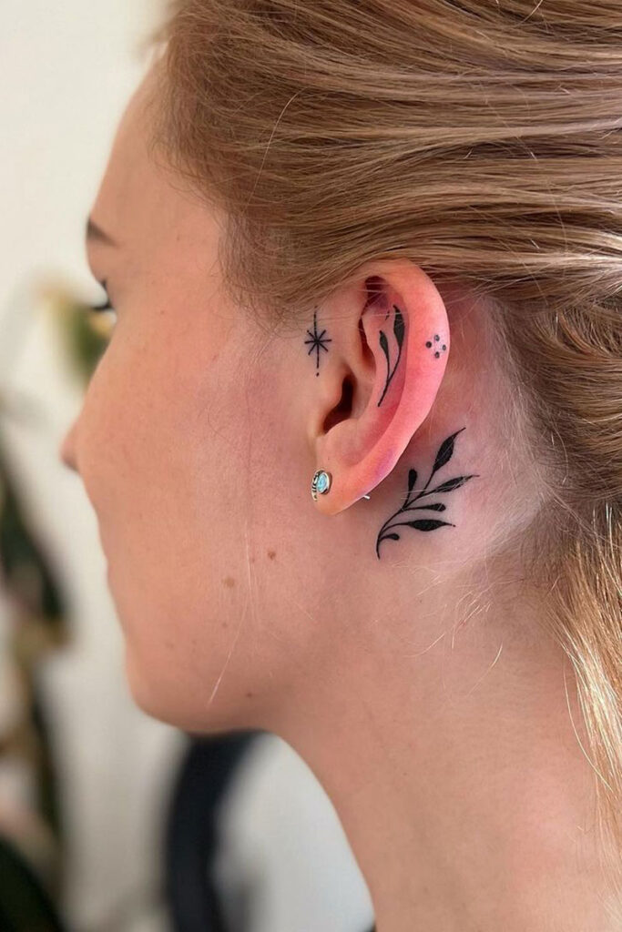 tatuajes en al oreja